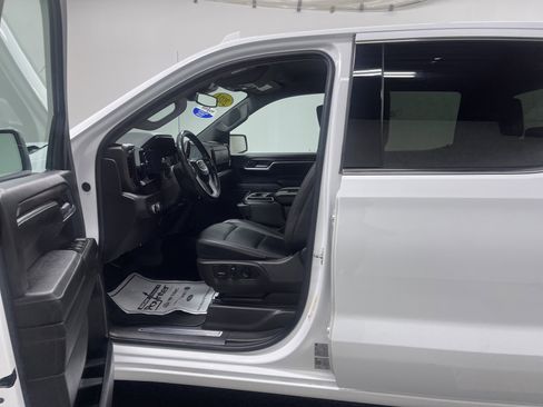 Used 2024 GMC Sierra 1500 SLT image 9