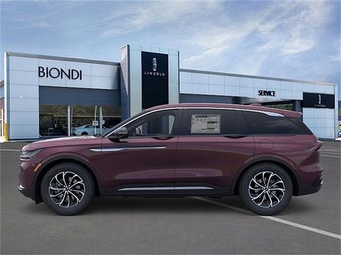 New 2025 Lincoln Nautilus Premier image 3