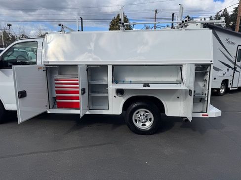 Used 2017 Chevrolet Express 3500 RWD image 7