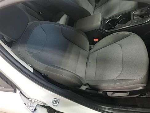 Used 2025 Kia K4 LXS image 12