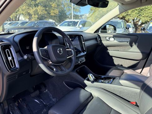 Certified 2025 Volvo XC40 B5 Plus image 11