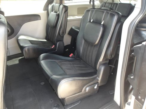 Used 2019 Dodge Grand Caravan SXT image 15