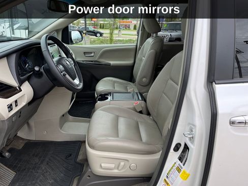 Used 2016 Toyota Sienna XLE FWD image 13