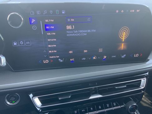 Used 2024 Chevrolet Traverse LT image 22