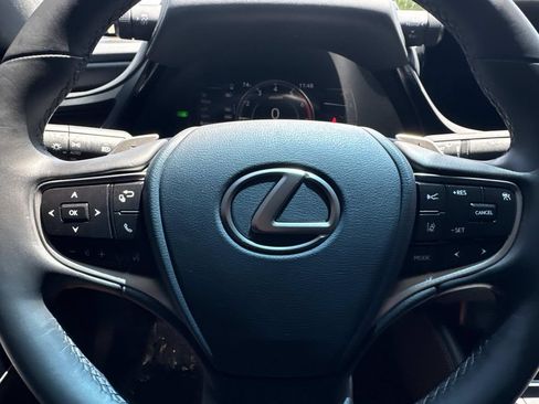 Used 2025 Lexus ES 300h w/ Premium Package FWD image 18