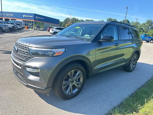 Used 2023 Ford Explorer XLT w/ Equipment Group 202A AWD/4WD image 2