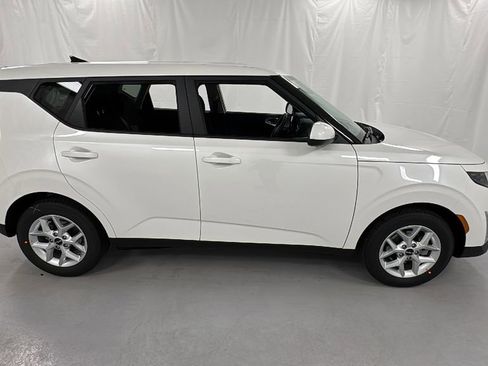 New 2025 Kia Soul LX image 2