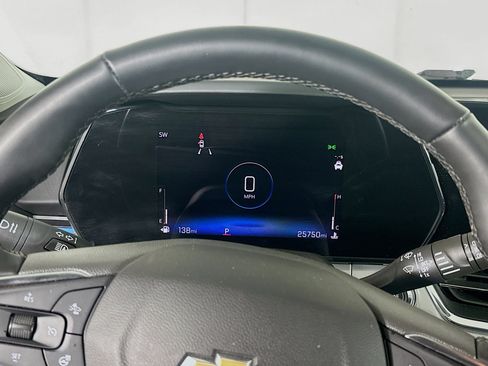 Used 2025 Chevrolet Trax LT w/ LT Convenience Package FWD image 18