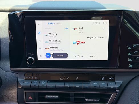 Used 2025 Toyota Camry LE w/ Convenience Package image 29