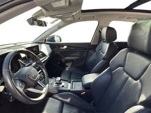 Used 2019 Audi Q5 Prestige w/ Prestige Package image 4