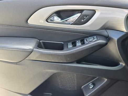 Used 2023 Chevrolet Traverse LT FWD image 24