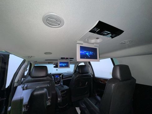 Used 2017 Cadillac Escalade ESV Premium Luxury AWD/4WD image 28