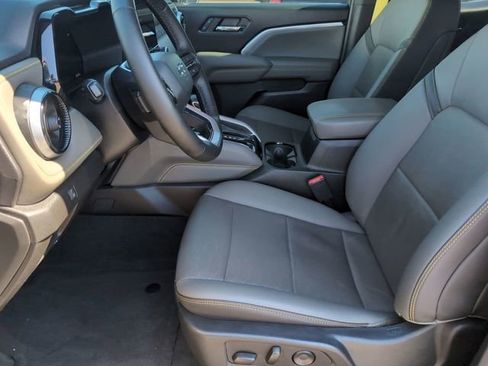 Certified 2024 Chevrolet Colorado ZR2 w/ ZR2 Convenience Package III AWD/4WD image 18