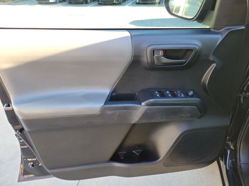 Used 2022 Toyota Tacoma SR image 10