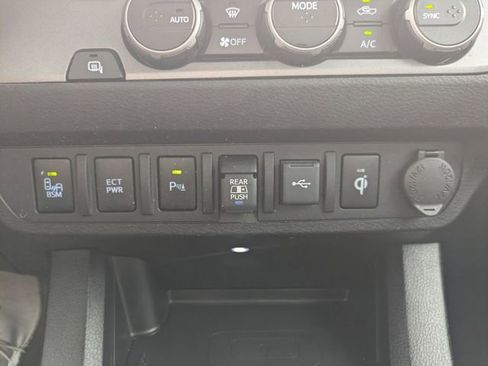 Used 2022 Toyota Tacoma TRD Sport w/ Technology Package RWD image 22
