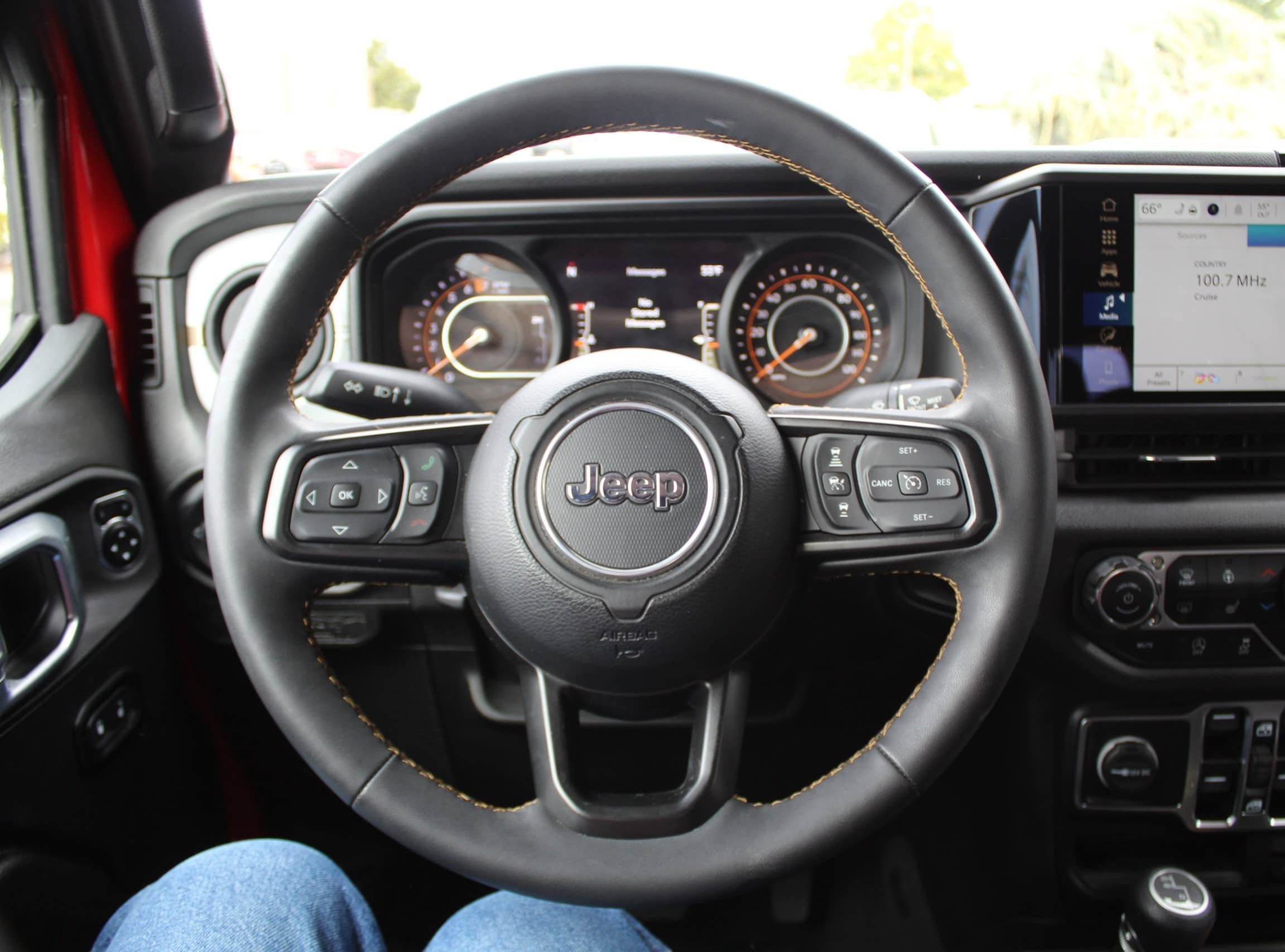 Used 2024 Jeep Gladiator Sport AWD/4WD image 30
