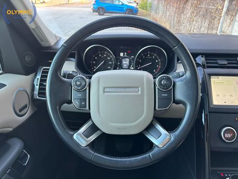 Used 2018 Land Rover Discovery SE image 21