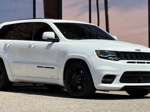 Used 2019 Jeep Grand Cherokee SRT image 17