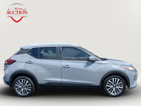 Used 2022 Nissan Kicks SV FWD image 4