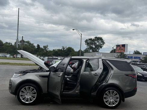 Used 2017 Land Rover Discovery First Edition AWD/4WD image 26