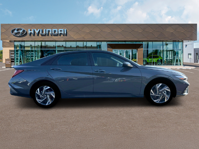 New 2025 Hyundai Elantra SEL FWD image 9