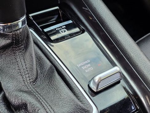 Used 2024 Jeep Compass Latitude image 32