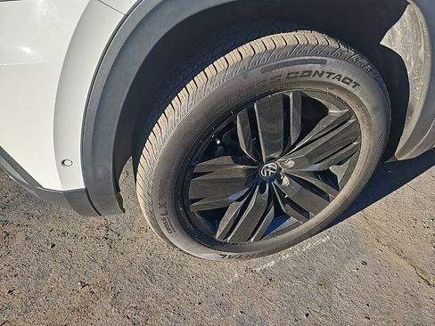 Used 2019 Volkswagen Atlas SEL Premium image 3