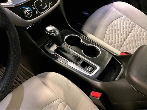 Used 2019 Chevrolet Equinox LS image 21