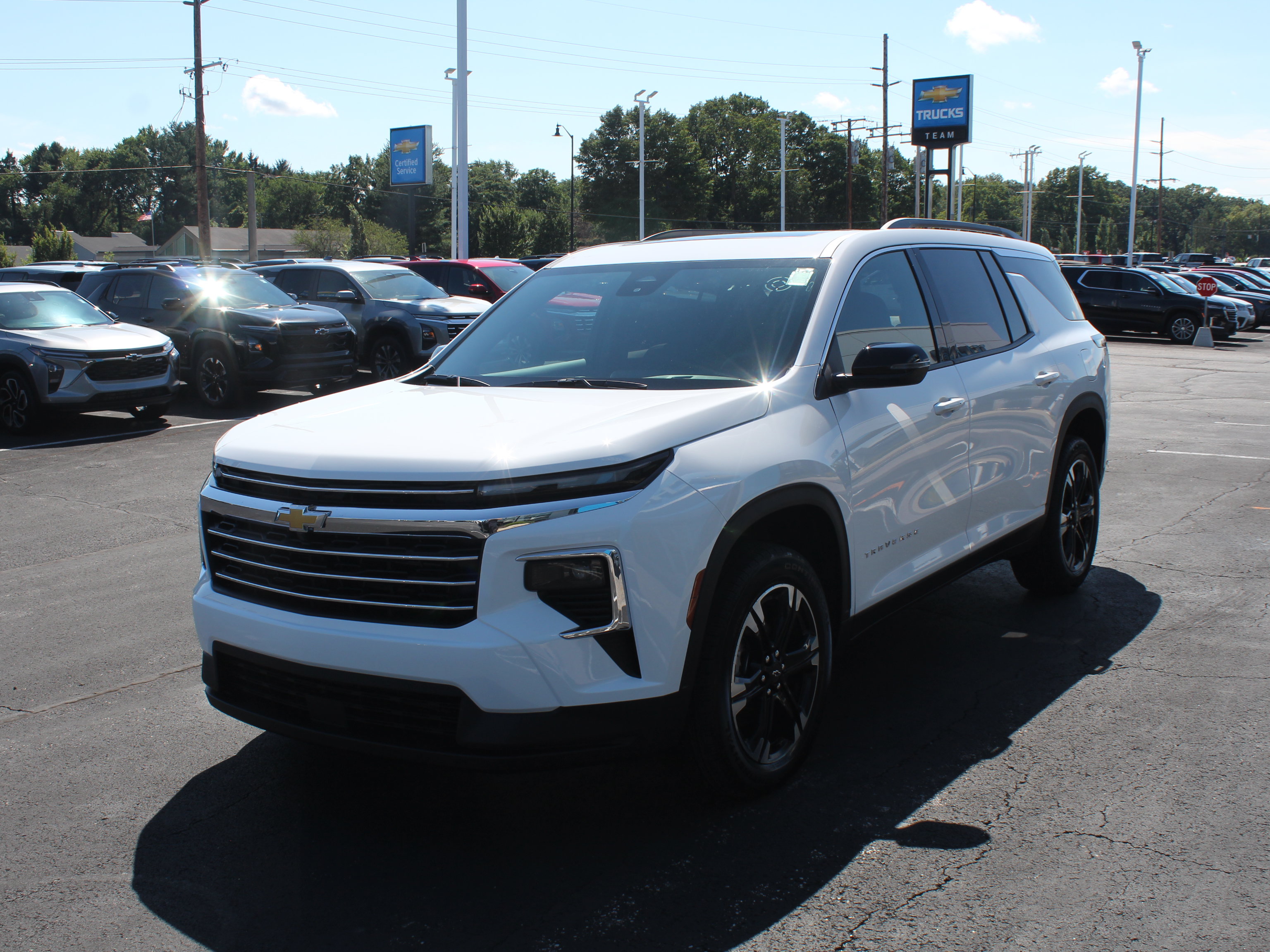 New 2027 Chevrolet Traverse LT w/ Sun and Wheel Package FWD image 7