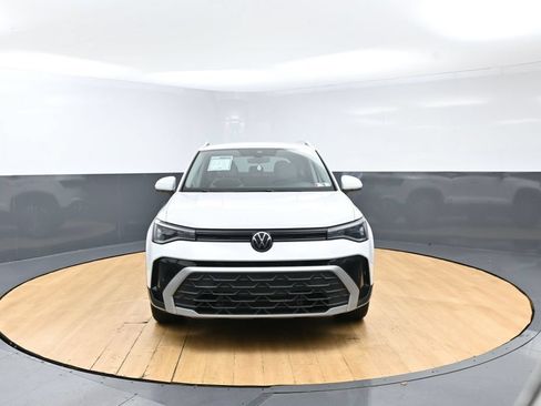 Used 2025 Volkswagen Taos SE FWD image 40