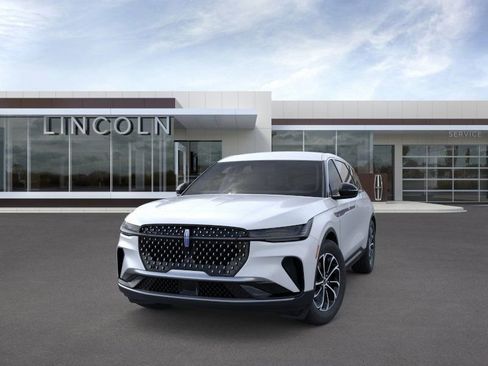 New 2025 Lincoln Nautilus Premier image 2