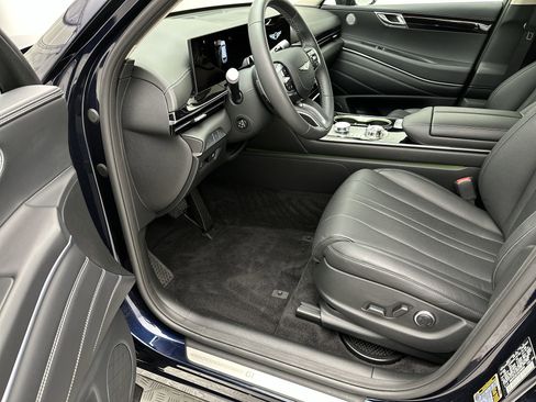 Certified 2025 Genesis GV80 2.5T Standard image 11