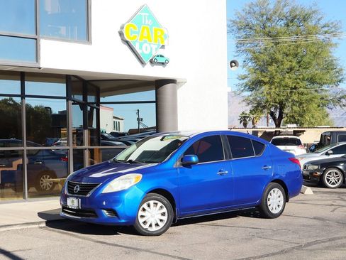 Used 2012 Nissan Versa SV image 3