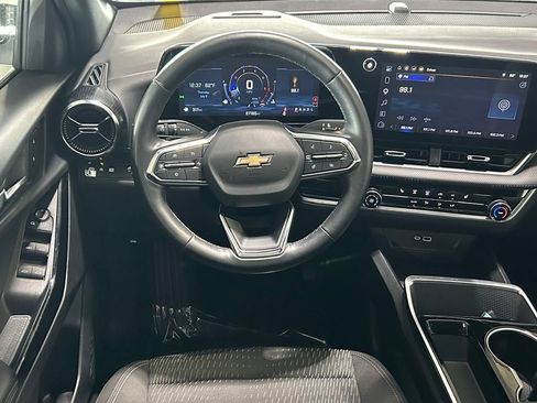 Used 2025 Chevrolet Equinox LT FWD image 9
