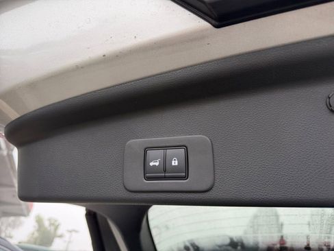 Used 2025 Nissan Murano SL image 10