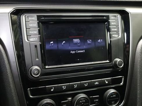 Used 2017 Volkswagen Passat 1.8T R-Line image 16