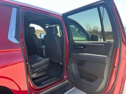 Used 2025 Chevrolet Suburban Premier AWD/4WD image 21