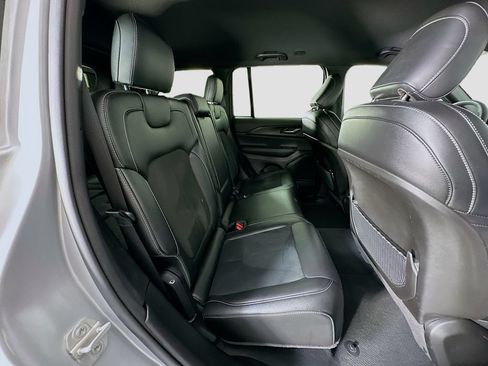 Used 2024 Jeep Grand Cherokee Altitude RWD image 27