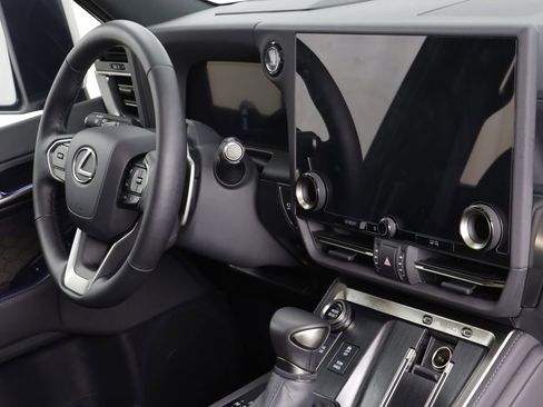 Used 2026 Lexus GX 550 w/ Accessory Package (2T) AWD/4WD image 25