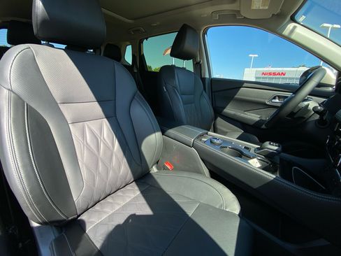 Used 2026 Nissan Rogue Platinum w/ Platinum Premium Package AWD/4WD image 16