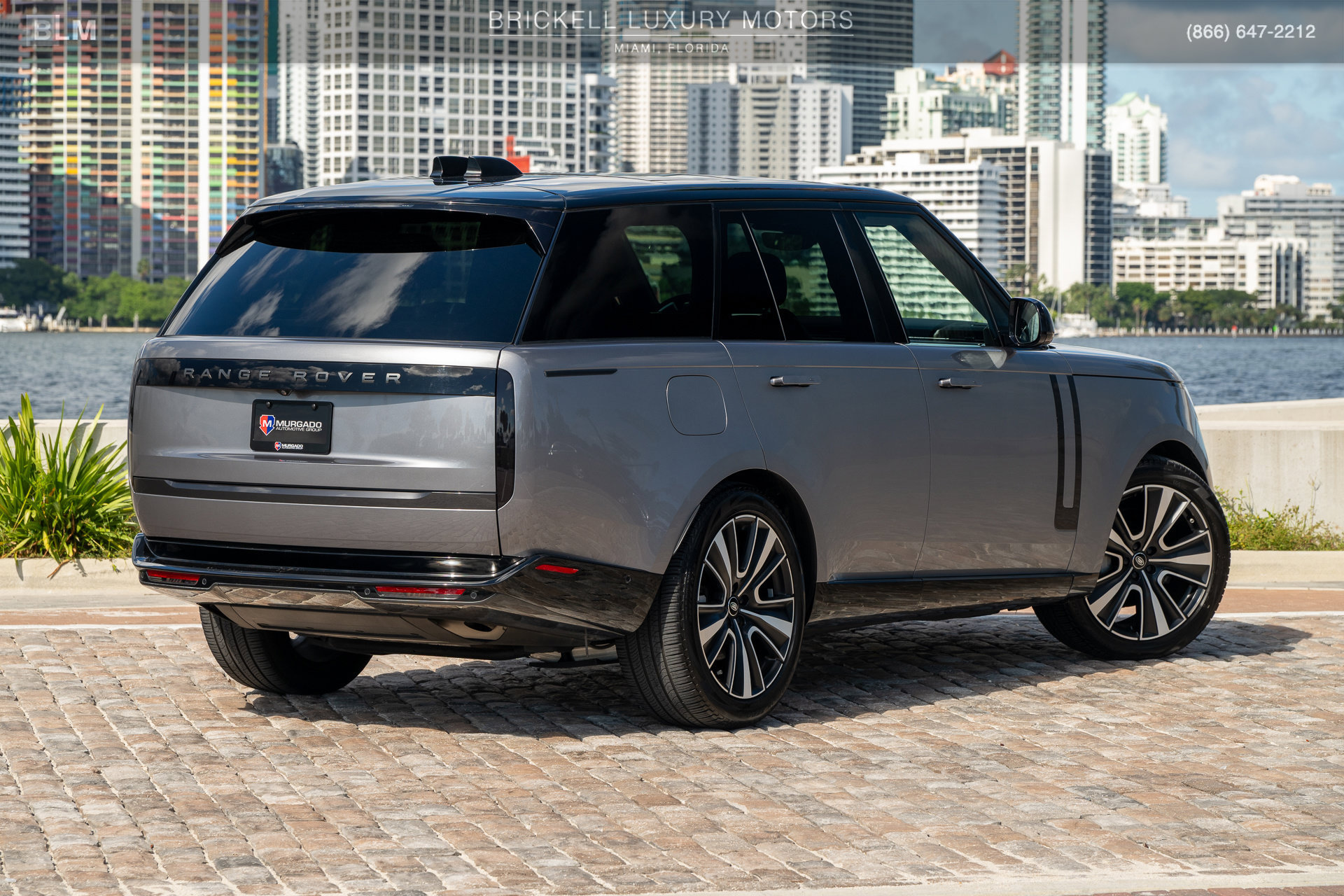 Used 2024 Land Rover Range Rover SE AWD/4WD image 4