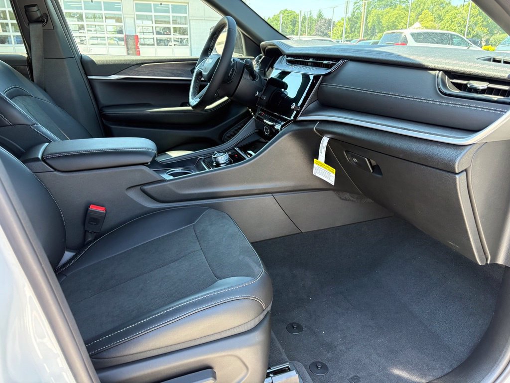 New 2026 Jeep Grand Cherokee Altitude AWD/4WD image 13