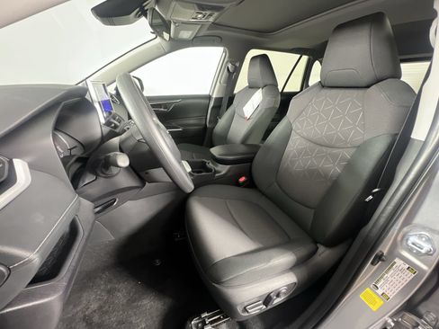 Used 2024 Toyota RAV4 XLE w/ Convenience Package FWD image 12