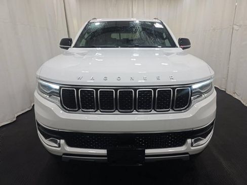 Used 2023 Jeep Wagoneer Series II w/ Premium Group I AWD/4WD image 2
