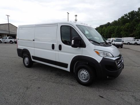 Used 2025 RAM ProMaster 2500 w/ U-Haul Equipment Group FWD image 10
