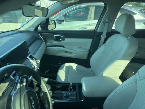 Used 2023 Kia Sorento S image 8