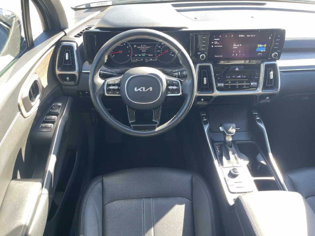 Used 2023 Kia Sorento S w/ Panoramic Sunroof Package AWD/4WD image 14