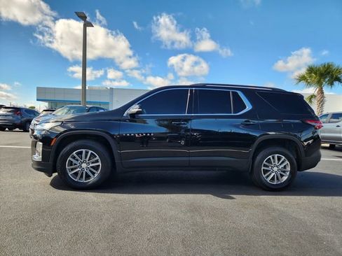 Used 2023 Chevrolet Traverse LT image 3
