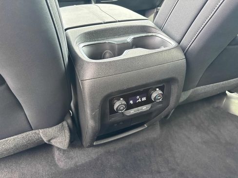Used 2026 Chevrolet Traverse LT AWD/4WD image 21