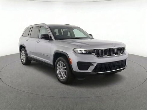 Used 2024 Jeep Grand Cherokee Laredo X w/ Trailer Tow Package AWD/4WD image 2